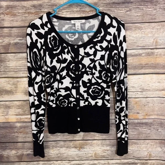 White House Black Market Cardigan Sweater XS Roses Snap Button Fitted Career - Picture 3 of 9